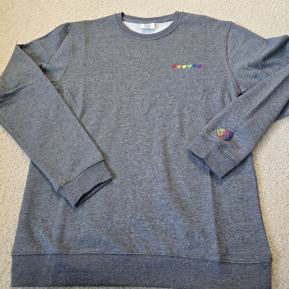 Labour of Love Pride Sweatshirt Size M Grey Rainbow Heart LGBTQ - Picture 2 of 7